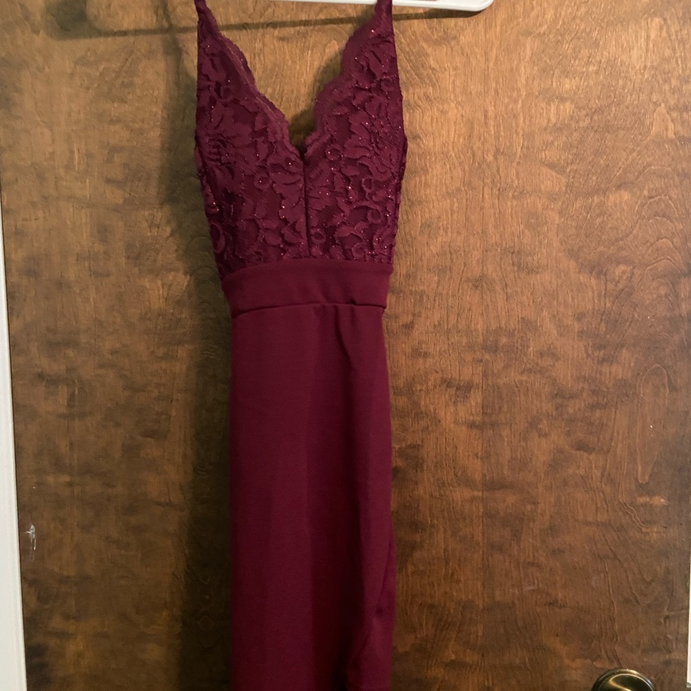 Formal Dress, Windsor. Maroon color, Size small